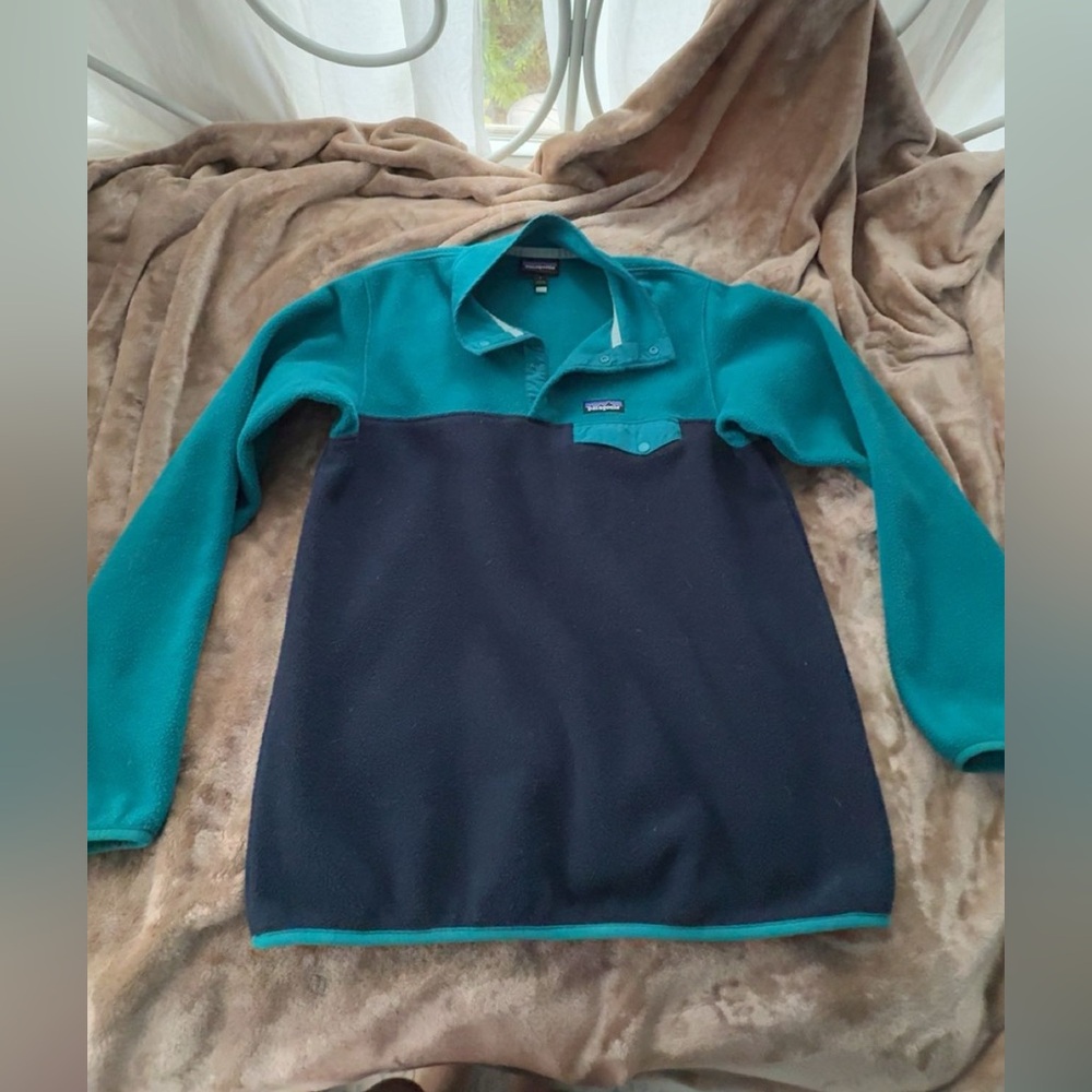 Patagonia Men's Teal and Navy Crewneck Sweater